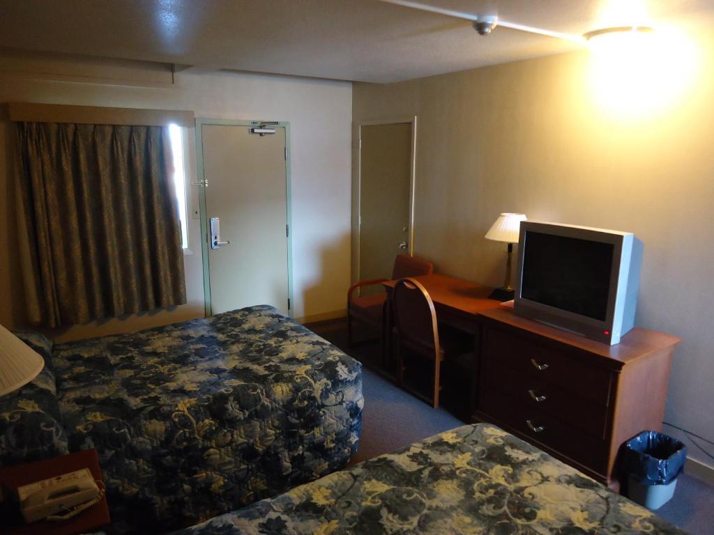 Canadiana Motel Sudbury Exterior photo