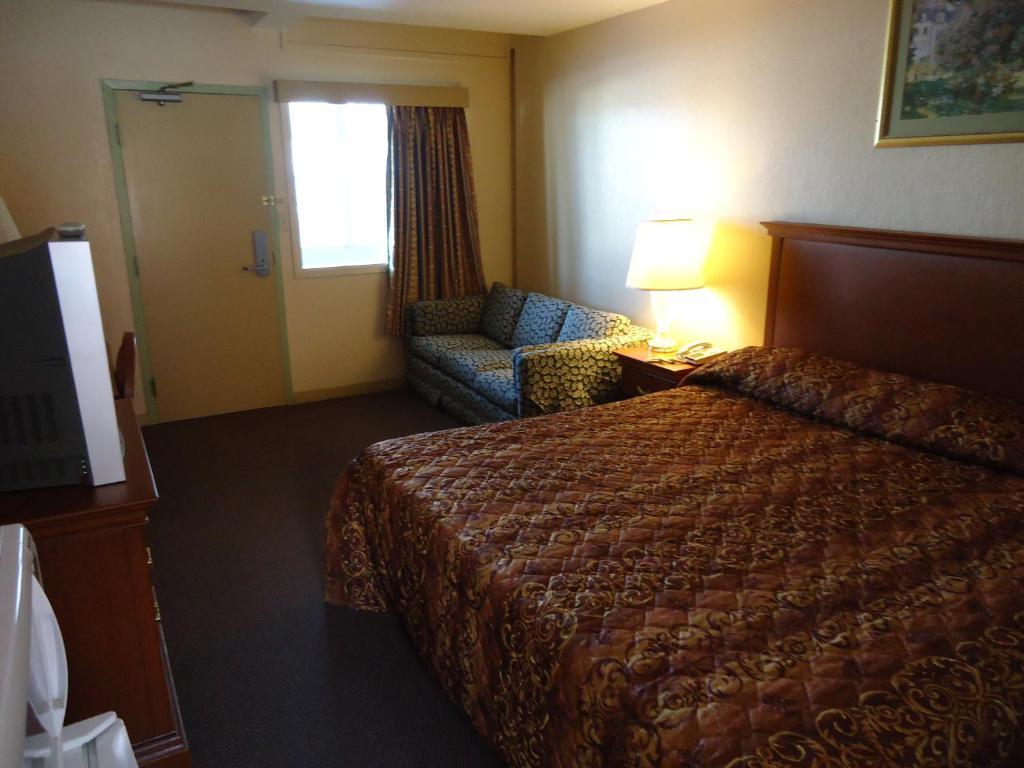 Canadiana Motel Sudbury Room photo