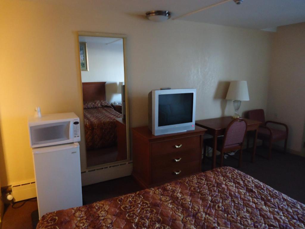 Canadiana Motel Sudbury Exterior photo