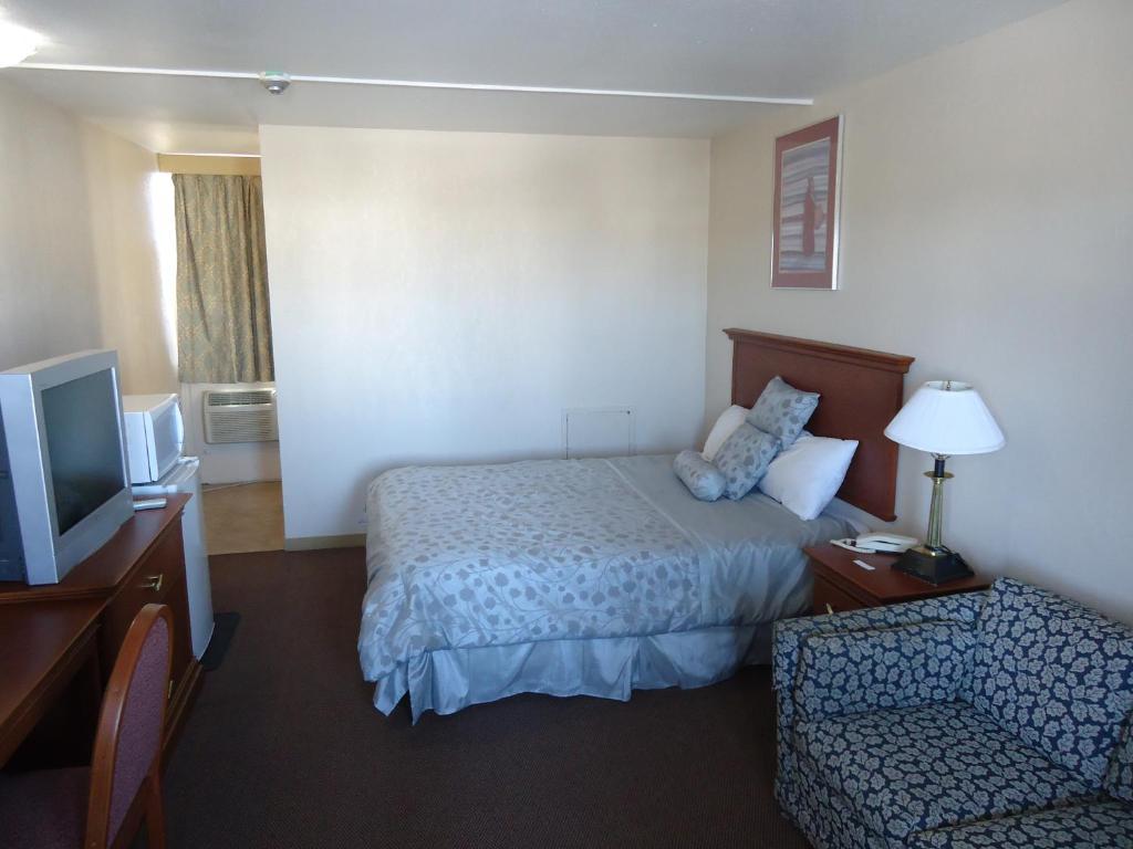 Canadiana Motel Sudbury Room photo